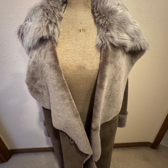 Sundance Shearling Coat Gorgeous Truffle (Dark Taupe)-NWT - Picture 2 of 10